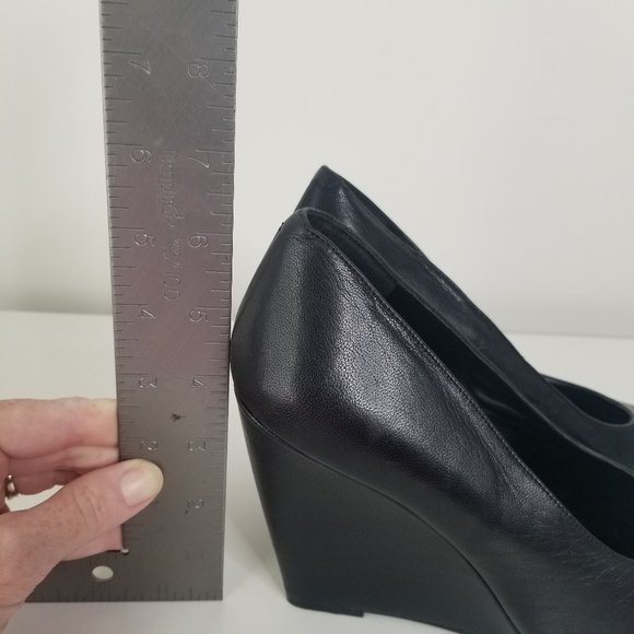 BCBGeneration Black Leather Chunky Wedge Peeptoe Sandals Size 9.5 - Picture 2 of 9